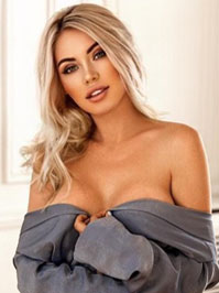 Blonde escort girl Kvatra